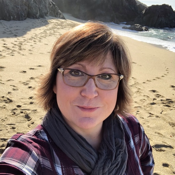 Meet your Posher, Jennifer - Picture 1 of 2